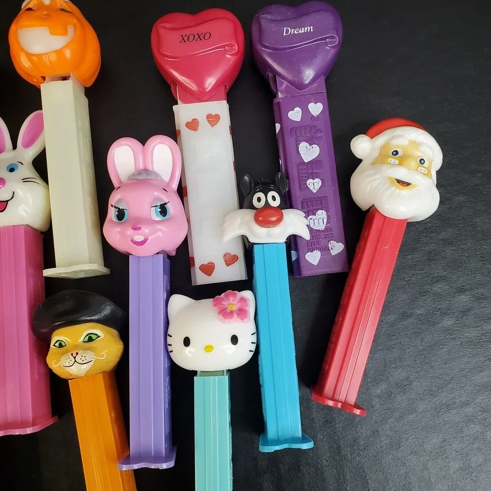 PEZ Candy‎ Dispenser Lot Of 18 - Halloween Easter Hello Kitty Dino Taz Sylvester
